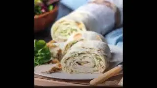 Рулет из лаваша с курицей и овощами 