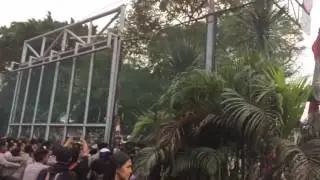 Massa Pro Ahok di Depan Rutan Cipinang