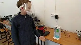 Денис создал бесконтактный дозатор санитайзера
