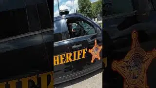 Biker shows love to local police👮🏻‍♂️ @GlennyRides