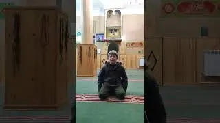 Мальчик красиво читает Коран