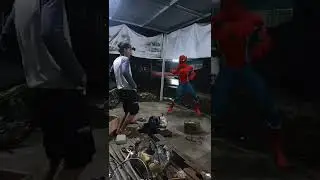 lagi kerja malah di ajak joget Spiderman