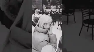 Такая стеснительная 😍