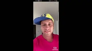 TANER TOLGA TARLACI VE TAKSİMLİ CENK AJDAR ÇİKİTA MUZ AÇIP DİNLİYOR TANER SİNS