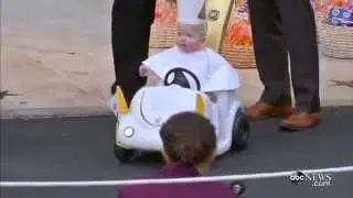 Obama declares top prize to child dressed as the Pope at White House Halloween event