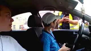 Полиция остановила школьника за рулем! И обламалась