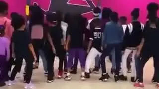 Homem aranha dançando