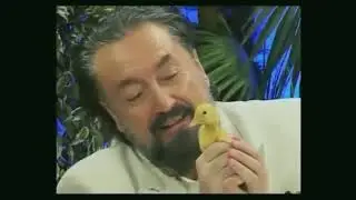 Adnan Bey sevgi insanıdır, her yayınında bitkileri, hayvanları, insanları sevmenin öneminden...
