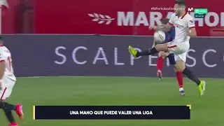 Mano de Ocampos en la acción previa al gol del Sevilla | Polémica VAR
