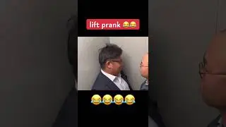 エレベーターで見つめてくるドッキリ