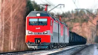 New! Restyled electric locomotive 2ES10 with a freight train!