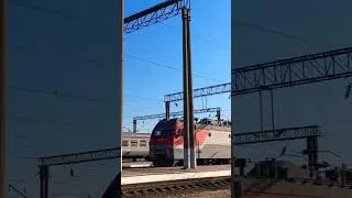 Прибытие эп1п с поездом Адлер-Тамбов #publictransport #ржд #поезда #поезд #railway #железнаядорога