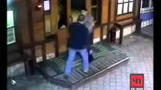 жестокая драка возле клуба