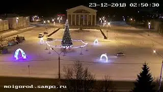 В Петрозаводске местный дрифтер решил навалить боком около ёлки, но навыков парню явно не хватило