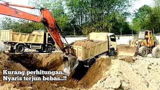 The process of evacuating a swerving truck |  Excavators |  loaders |  the truck swerved
