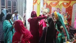 mata Rani Ke jagarn  me  dance karte hue