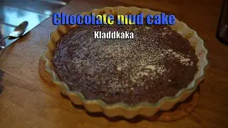 Glasjaw makes Chocolate mud cake (kladdkaka)