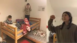 Марго с друзьями пытается убежать от Марии