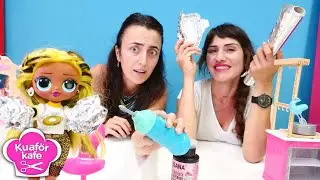 Manikür yapma oyunu! Sevcan ve Ümit ile  Kuaför Kafe videosu. LOL ojesini çıkarıyor