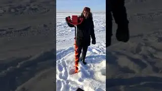 Ледобур Урал - Видео отзыв покупателя из Якутии, Шнек 150 мм, Удлинитель 50 мм.
