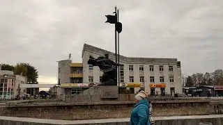 Площа 700-річчя в золотому вбранні осені
