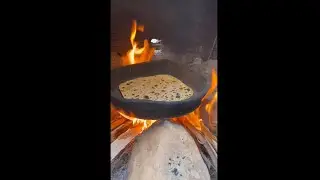 This is how they make pizza in Tunisia 🇹🇳