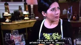 Antonia manda servir Água de Jamaica