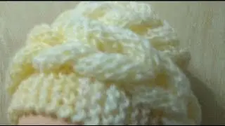 Вяжем спицами шапку с объёмными косами