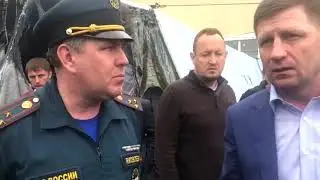 Сергей Фургал на месте пожара в детском лагере в Хабаровском крае