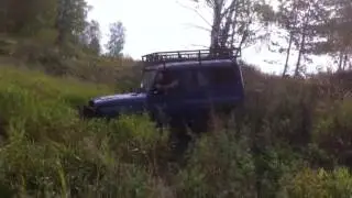 Подготовленный Уаз 469 через овраг.