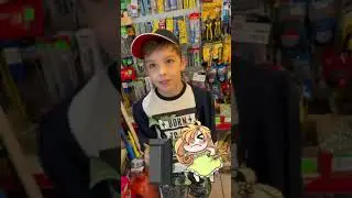 Хозяйственныйарик обожает ходить за покупками в наш деревенский магазин 🤗👨🏻‍🔧