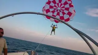 Полет Егора на парашюте