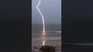 PENAMPAKAN PETIR YANG SANGAT MENGERIKAN ⛈️⚡