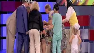 Жена погибшего водителя бензовоза упала в обморок на записи ток-шоу 