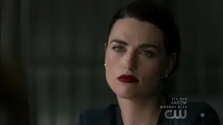 Supergirl 4x01 Lena talks to her mother, Henshaw gets attacked