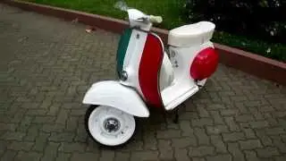 Classic Vespa Mini 50cc in Italy Flag - ID: SV#0114 - www.starvespa.com