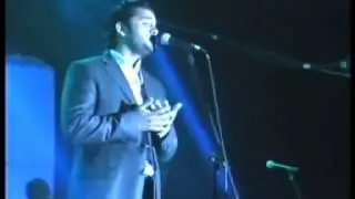 maximiliano aguero canta late un corazon acompañado por la orquesta maximiliano aguero cantade rober