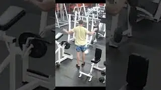 Bro menjatuhkan Dumbbell ke Hapenya, Nggak Berakhir dengan Baik... 