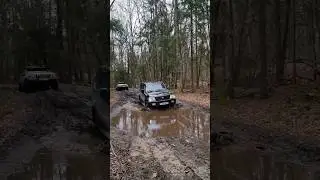 Оставшиеся в живых легендарные внедорожники Toyota Prado 95 и Jeep Cherokee