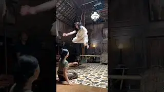 içine cin girmiş kadın kamera arkası 