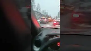 сегодня приехал Путин а тут машина на обочине висит