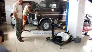 Как вытащить двигатель из швана (часть 1)