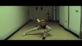 Елена Белова / Чёрная вдова / Забавная сцена в боевой позе