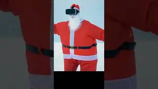 Santa🎅🏻 Playing Around with VR🥽