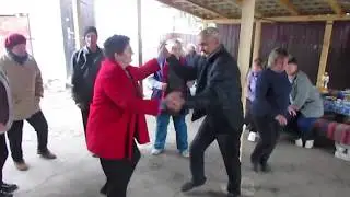 Танцует бабулечка. Советуем посмотреть.