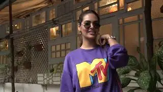 Make-up Free Esha Gupta spotted in Mumbai
