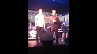 Pop Icon Huey Lewis Introduces Tyler Barham at Rhythm & Blues For a New ICU