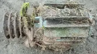 What a cool find! They filled the car with metal up to the ceiling!