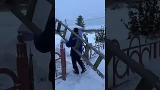 Без дела не посидишь в деревне! 