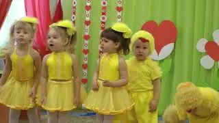 Танец курочки и цыплят на утреннике 8 Марта 2018 в яслях Муз рук Максюта Г В